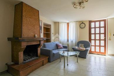 CASA SEMINDIPENDENTE A VESTONE