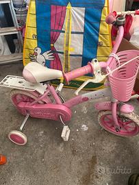 Bicicletta da bambina con rotelle