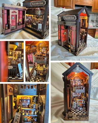 Booknook “Magic Coffee Shop” – Miniatura con luci 