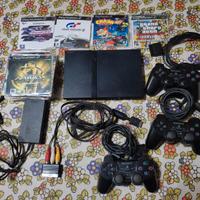 PlayStation 2 con joystick e giochi