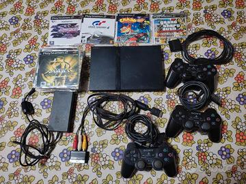 PlayStation 2 con joystick e giochi