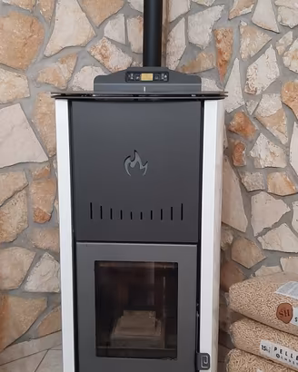 termostufa a pellet idro.  22kw...  