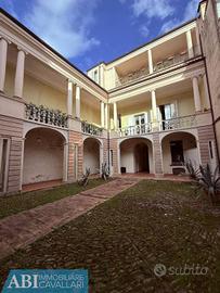 Casa indipendente di 419 m² con più di 5 locali e 