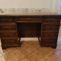 Scrivania cassettiera 