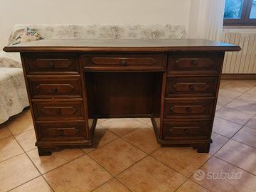 Scrivania cassettiera 