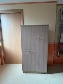 Armadio da bagno o camera da letto