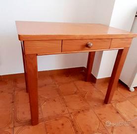 Scrivania in legno massello
