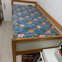 letto in legno rialzato 