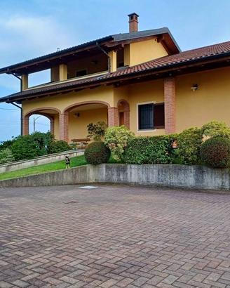 Villa di 389 m² con più di 5 locali e box auto dop