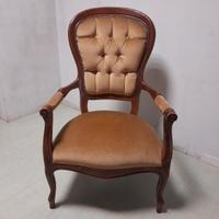 POLTRONCINA BEIGE CON BRACCIOLI PER CAMERA DA LETT