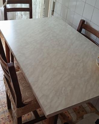 Tavolo allungabile e 6 sedie di legno