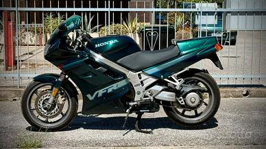 Honda VFR750F RC36