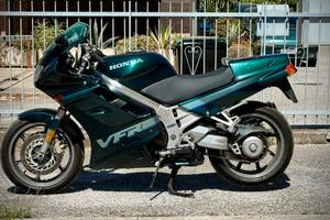 Honda VFR750F RC36