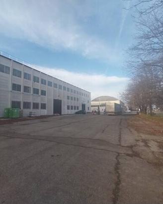 Attività / Licenza di 3600 m² con 1 locale a Valsa