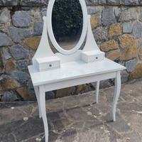Toeletta con specchio Hemnes