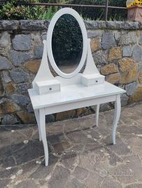 Toeletta con specchio Hemnes