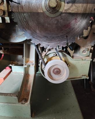 Combinata per legno. Corrente 220