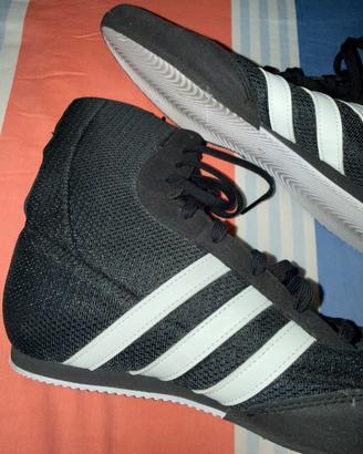 Scarpe alte da boxe adidas nere e bianche