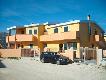 Quadrivano 90mq + 100mq rustico + 100mq cortile