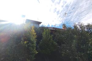 Bifamiliare panoramica con corte e piscina