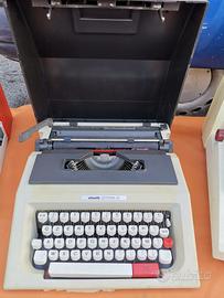 Macchina da scrivere Olivetti 