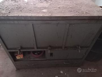 Distributore olio con vasche in ferro