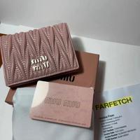 Miu Miu Portafoglio matelassé con logo. Nuovo