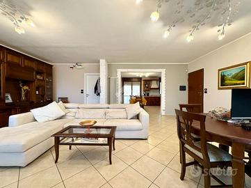 6 LOCALI A LA LOGGIA