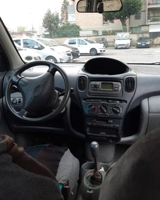 Toyota Yaris verso ricambi