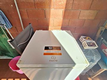 Congelatore a pozzetto Indesit OS 1A 100