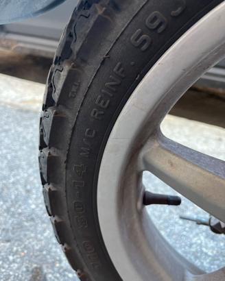 Gomma pirelli 110-80-r14 59j