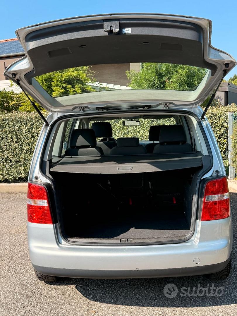 Volkswagen Touran 2005 photo 2