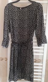 Vestito leggero a pois bianchi