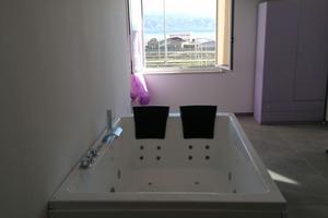 Camera matrimoniale con vasca idromassaggio