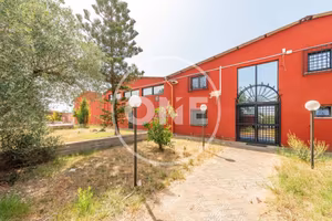 Immobile di 1040 m² a Aprilia