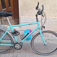 Bici Bianchi Spillo Rubino con caschi e accessori
