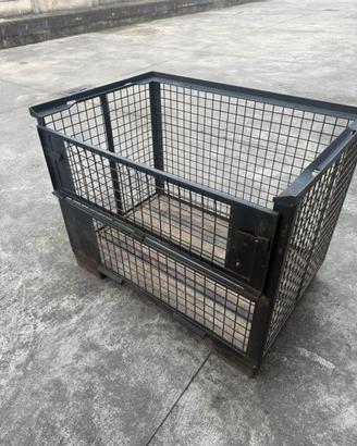 Cassone in ferro retinato