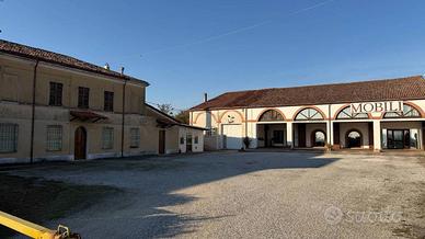 Villetta a schiera di 1300 m² con più di 5 locali 