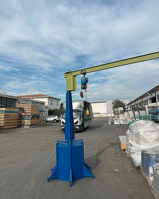 Gru a bandiera spostabile portata 250 kg