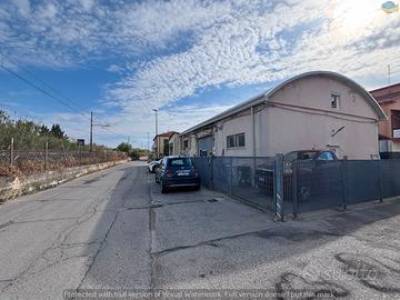 PE 122 Capannone con corte Pescara