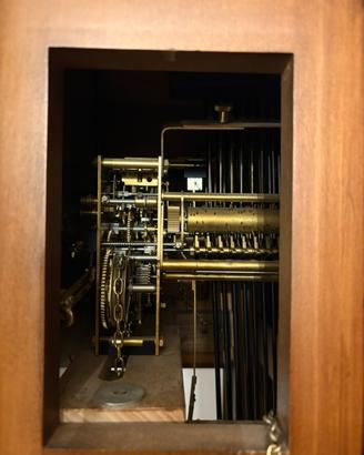 Orologio a pendolo a colonna