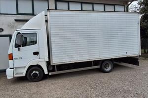 CAMION NISSAN ATLEON 110 ANNO 2001