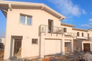 VILLA A SCHIERA A CASALGRANDE