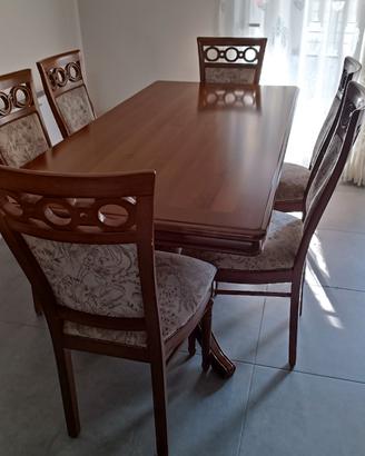Tavolo sala pranzo e tavolino da soggiorno 