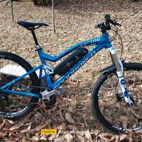 MTB elettrica bi ammortizzata