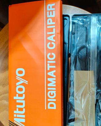 Calibro digitale nuovo Mitutoyo Scala 0-200 mm.