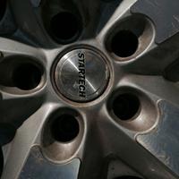 si vendono 4 cerchi da 20 pol per chrysler 300 C  