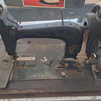 Macchina da cucire antica