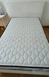 Letto alla francese con contenitore e materasso.