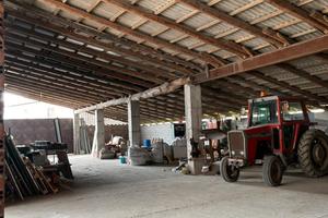 Cascinale e capannone